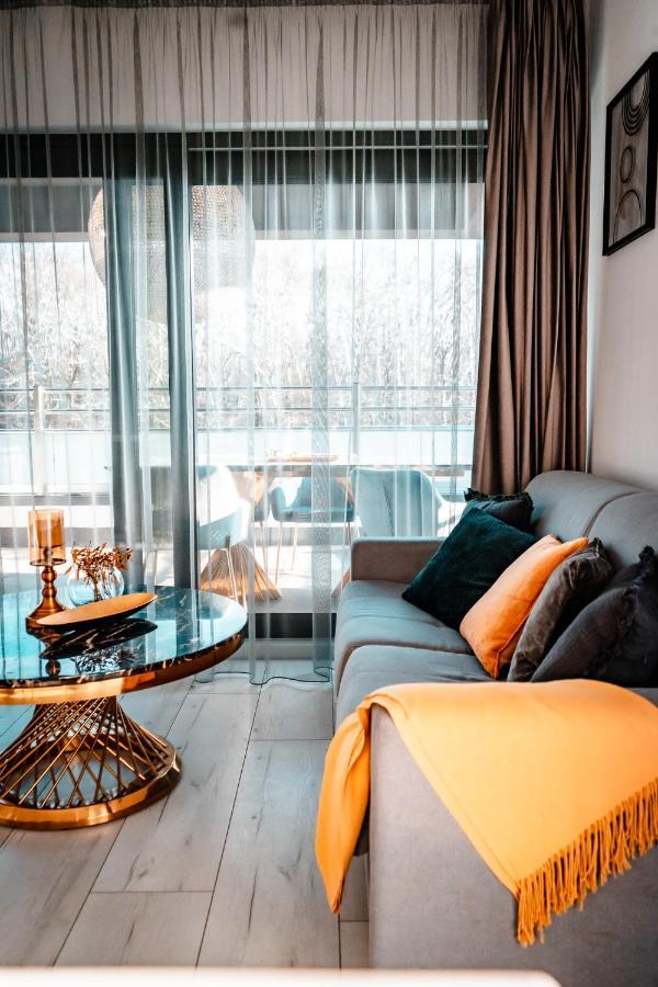 Luxury Family Apartment With Private Parking And Forest View Timisoara Exterior photo