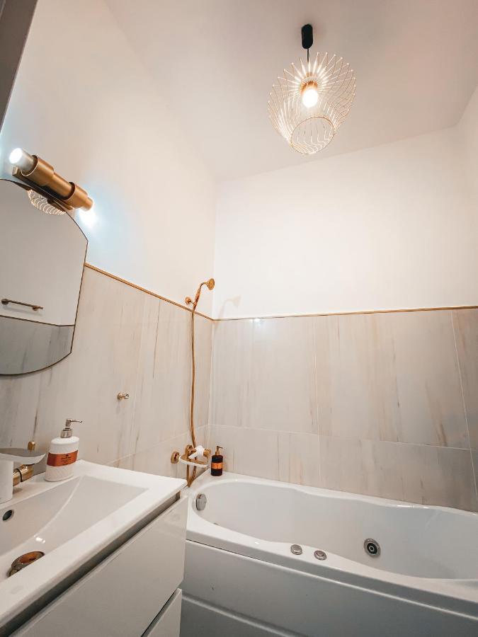 Luxury Family Apartment With Private Parking And Forest View Timisoara Exterior photo